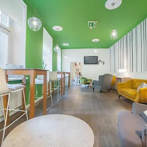 https://dizzy-daisy-hostel.krakowhotelspoland.com
