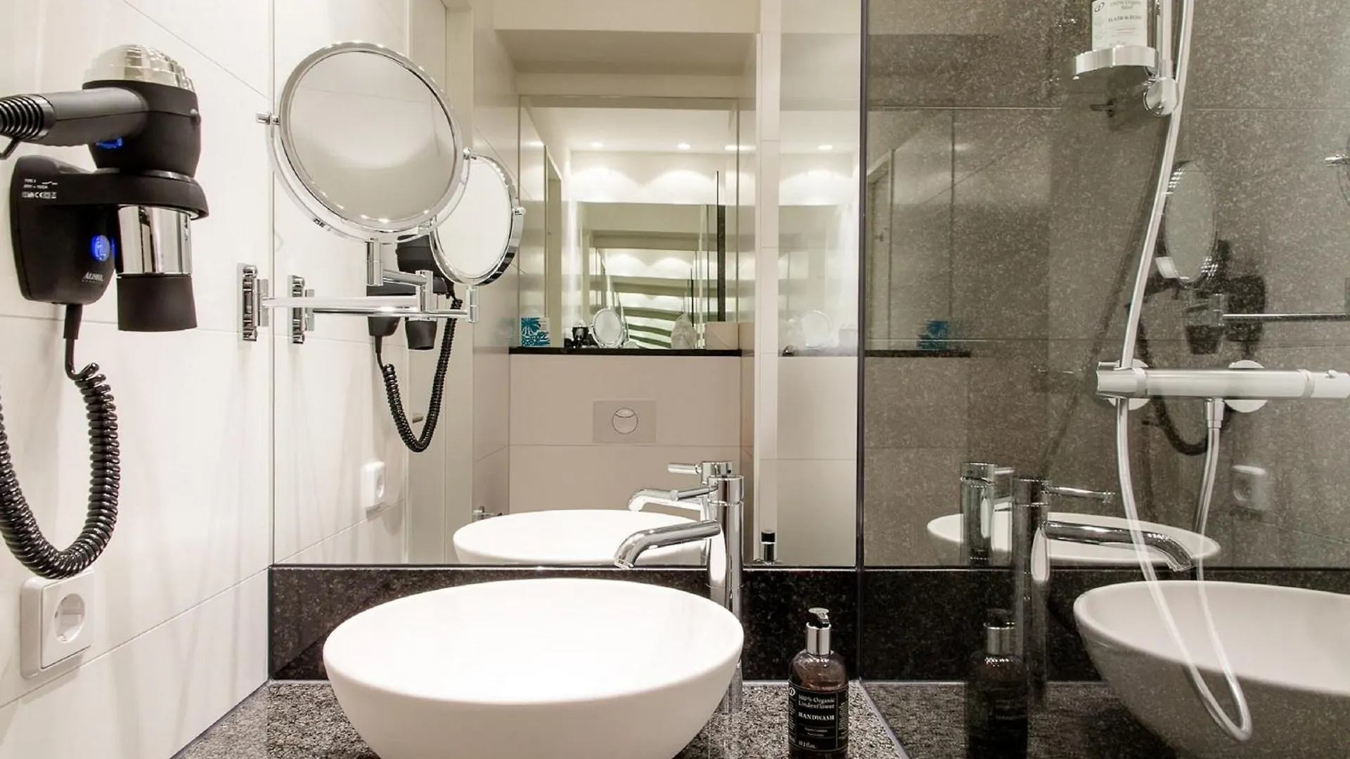 Motel One Warsaw-Chopin Polonya