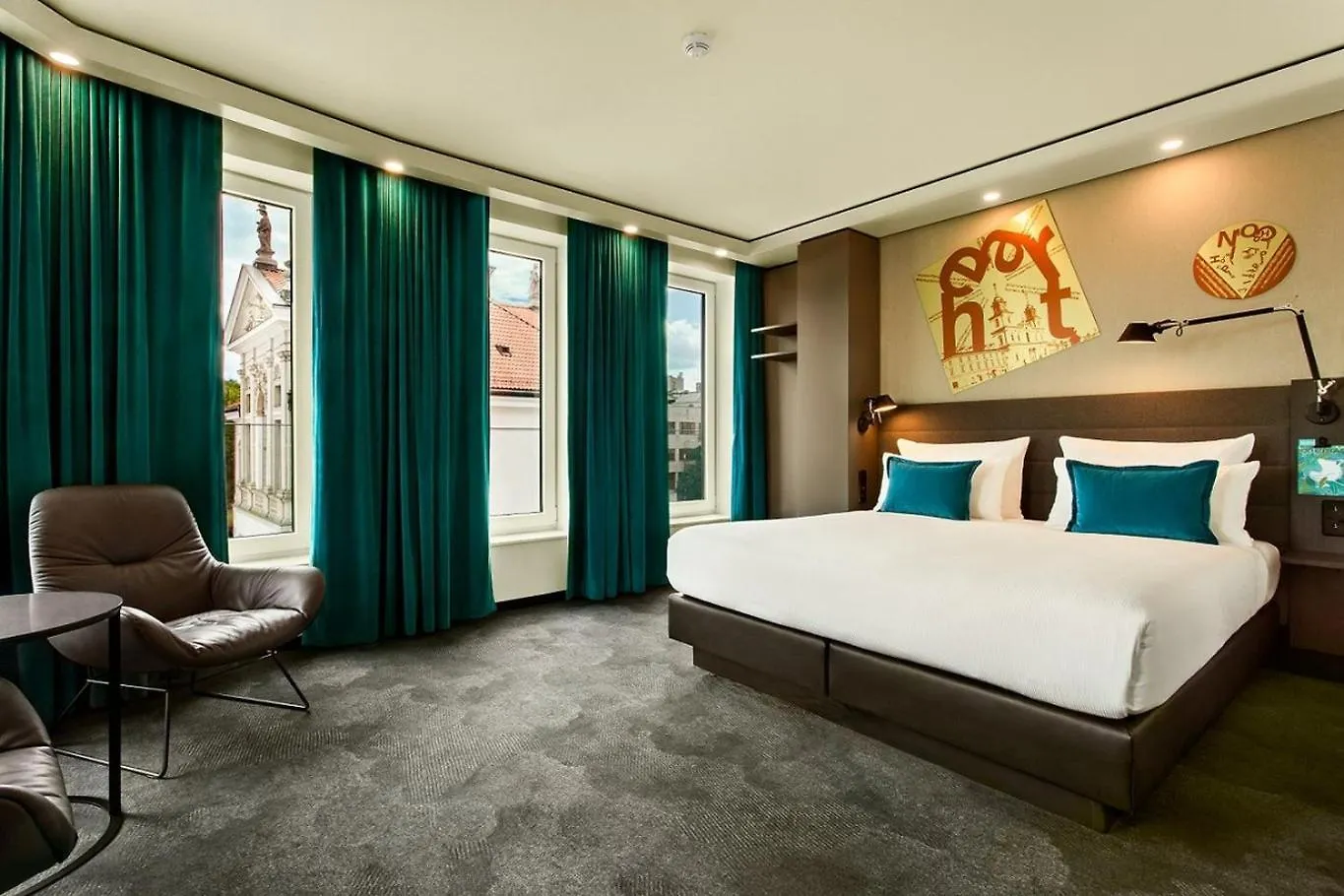Motel One Warsaw-Chopin Otel